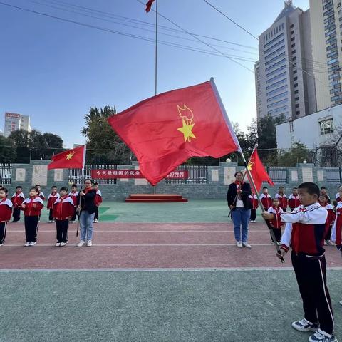 “践行二十大 争做好队员”——乌鲁木齐市第八十中学附小喜迎建队日暨入队仪式