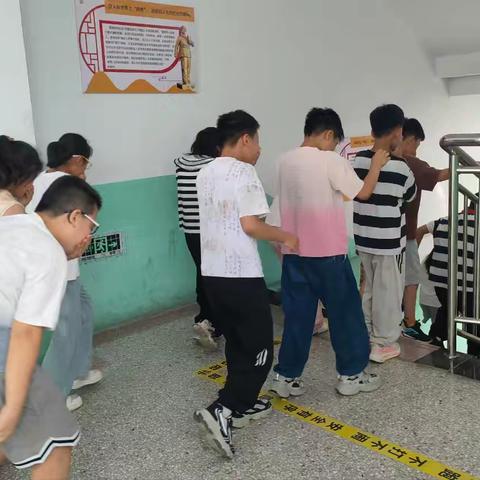 以“演”筑防，护航开学安全路——郭里集中心小学消防逃生演练