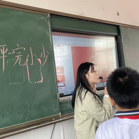 火厂坪镇第一完全小学少先队组织开展“你好，少先队”主题队日入队活动