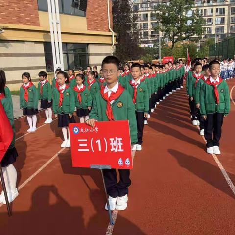 少年当有凌云志，万里长空竞风流