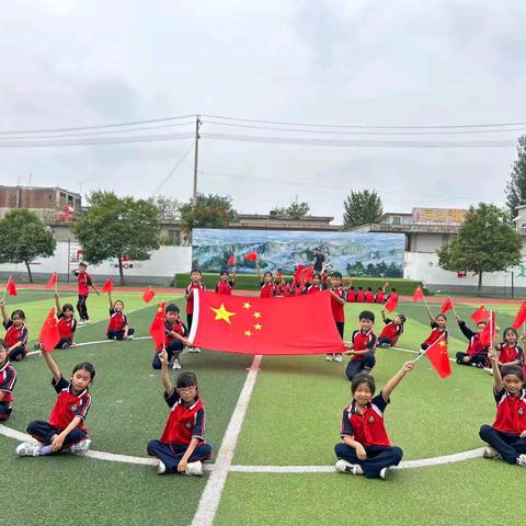 【强镇筑基在行动】与国旗同框 向祖国告白——兰陵县大仲村镇中心小学开展2024年“我与国旗合个影”活动