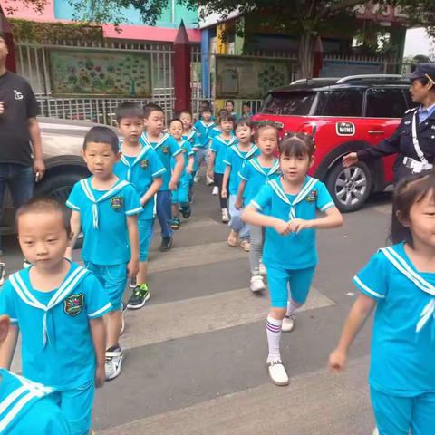 小学初体验，衔接“幼”成长——西区宝鼎金沙小灵童幼儿园大班“幼小衔接”主题活动之参观小学