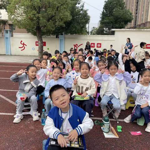 汗水展示精彩，青春演绎风采——鲁巷实验小学一分校一（1）班秋季趣味运动会美篇。