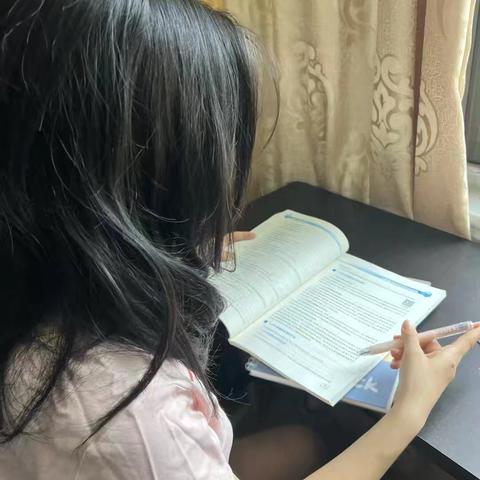 研究课4:《和蔬菜做朋友：绘本引导下的小班进餐语言探索》