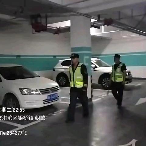 从护学岗到巡逻路：义警用“白+黑”守护，让温暖与平安无缝衔接
