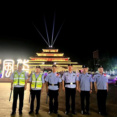 稚子途前擎义盾，长街月下舞银枪