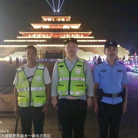 脚步丈量邻里暖 义警守得万家安