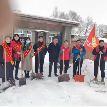 “大雪满庭院，扫雪暖人心”满族第二十七中学开展志愿服务活动