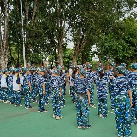 以军训之名，赴青春之约；军训军训，最闪亮的青春！——江门市礼乐中学初中部2023级新生军训进行时