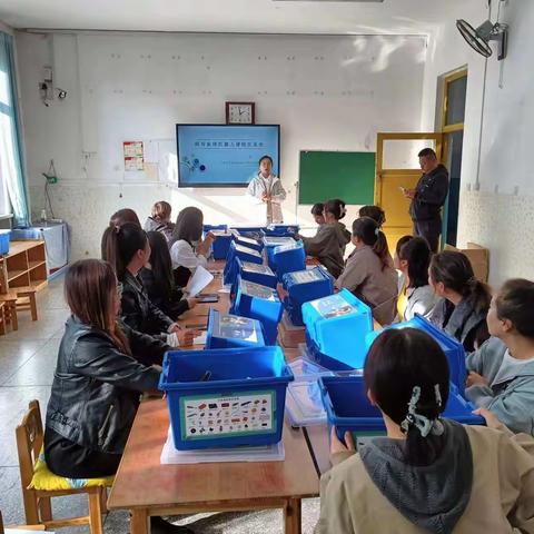 走进乐高世界——第一小学附属幼儿园开展乐高培训活动