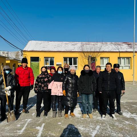 温情融积雪，爱意满校园—滦平镇中心校王家沟小学扫雪除冰活动