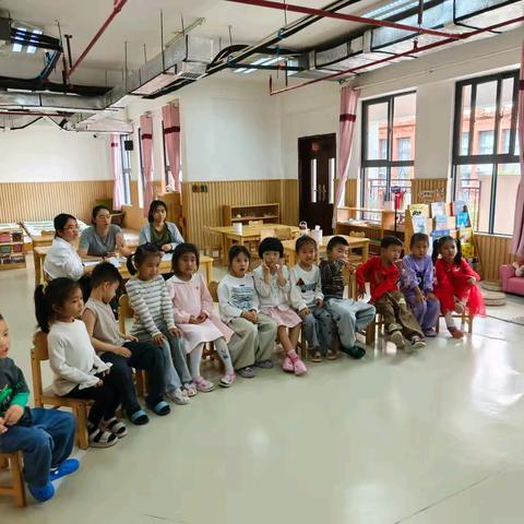 陵水黎族自治县机关幼儿园小课题组开展语言领域《月亮的味道》研究活动