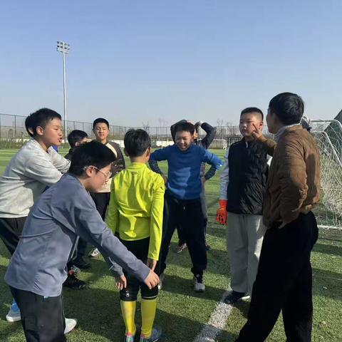 让青春在球场飞扬--淮安市实验小学六（6）班校足球赛前培训活动