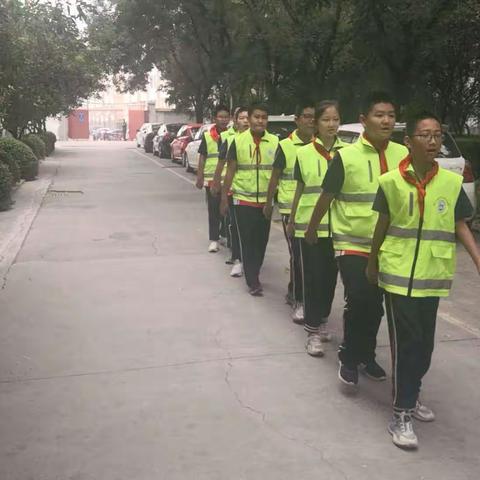 用心护学，为爱站岗 —邹平市梁邹小学马耀南中队站岗少先队员风采录   通讯员：宫玉霞