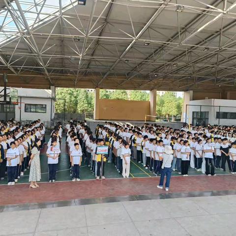 以榜样为帆，赴青春山海 ——汝城县思源实验学校 2025年下学期八年级第一次学生会议