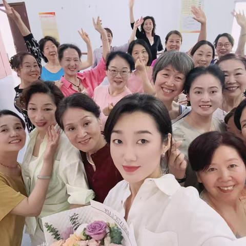 又是一年结业季---   开心才是主旋律，市老年大学模特初级体验班2023年度结业专场记（指导老师：习玺）