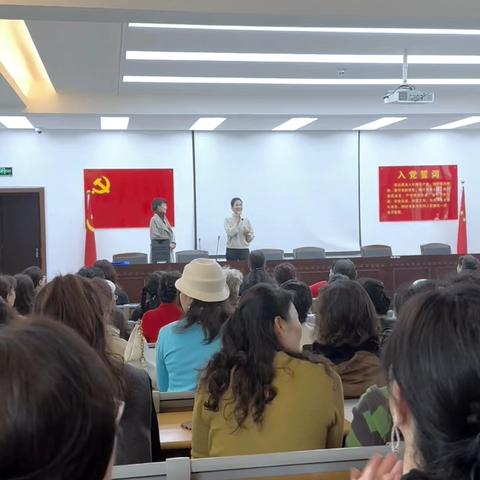 备战歌咏比赛我们全力以赴 —-记老年大学模特展示技巧3班参加舞蹈系歌咏比赛第一次合排