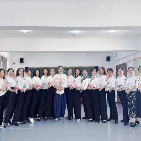 银龄绽放，晚晴亦美—老年大学模特风格技巧2年级结业联谊会纪实