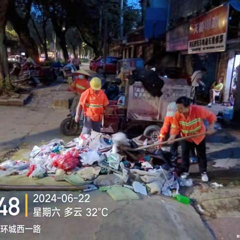 关键时刻  城市美容师展现责任担当