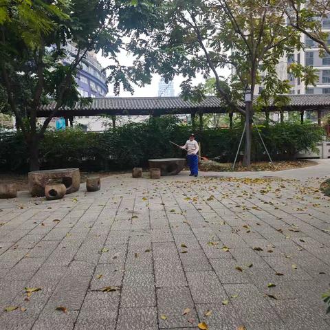 东湖社区开展“护河爱水 清洁家园”活动