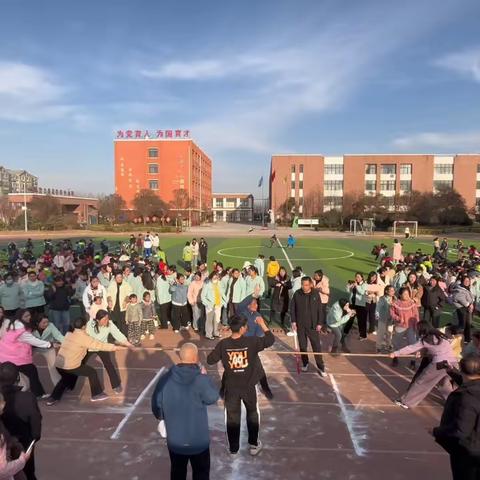 春风如你  熠熠芳华——开封市祥符区第三实验小学庆“三八”女神节教师趣味运动会