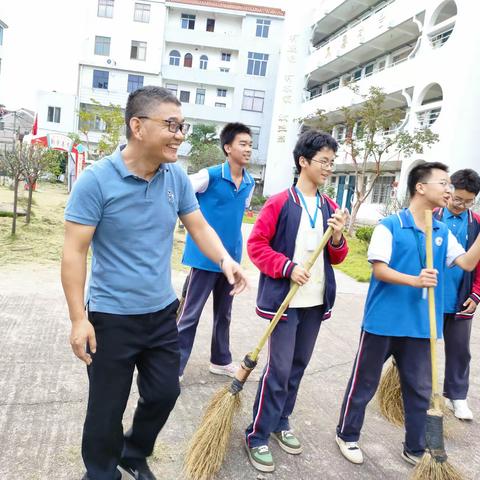 探索农具和人力对劳动的影响—屯桥中学开展劳动大比拼