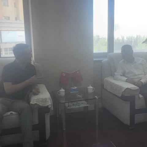 新疆分公司与华夏银行乌鲁木齐分行共商银保合作与服务创新