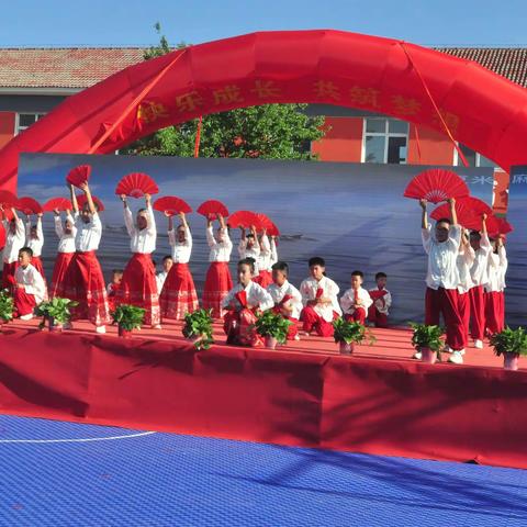 红领巾  爱祖国               ——东方红学校教育集团草坊分校庆“六一”文艺汇演