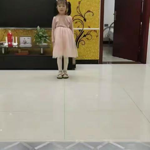 《爱帮忙的小猴子》梁博煊