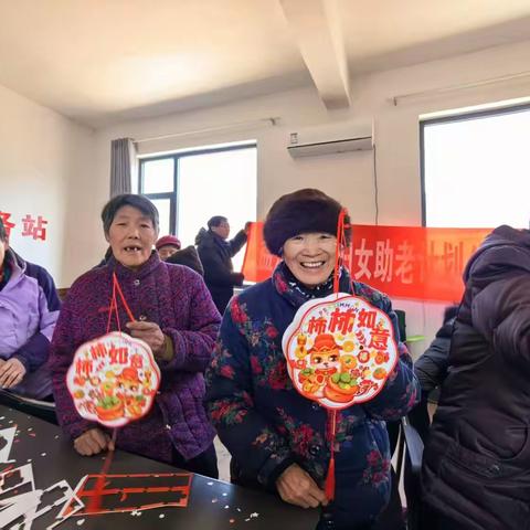 “银龄巧制花灯，共庆元宵佳节” ——玉荣养老公益在行动