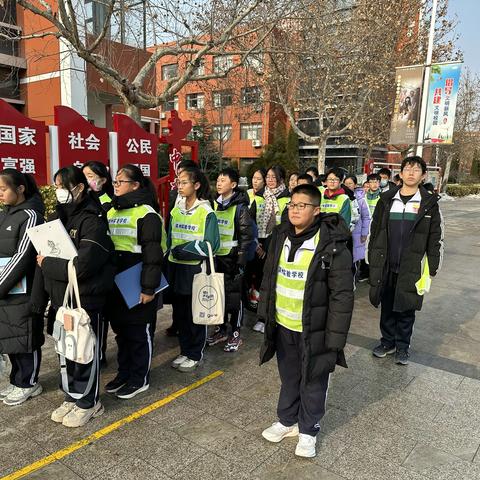 “春近寒虽转，梅舒雪尚飘。”十二月，让我们继续执勤服务！                          ———七年级6班启航班执勤纪实