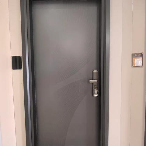不锈钢精雕门，见光915X2220包吊脚，墙厚22公分。2600元/套。