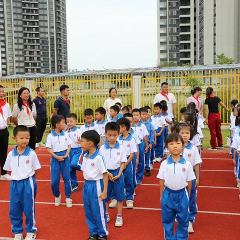 共建绿美花都 红领巾在行动——新华五小附属文升小学建队日植树活动