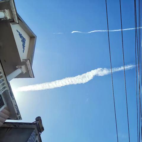 二（3）班邓多皓《天空中的图案》