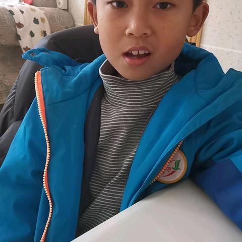 二（3）班邓多皓《吸管排笛》