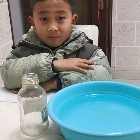 二（3）班邓多皓《加热空气和冷却空气》