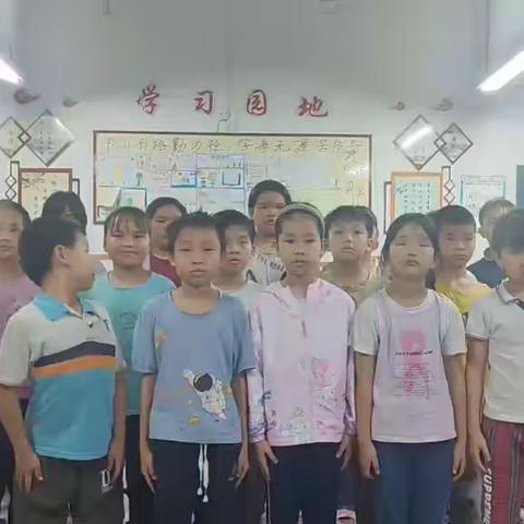 诗韵沁心，党引童行——龙湾乡中心小学中旧教学点 “每周一诗之《蜂》” 活动风采。（第十五期）