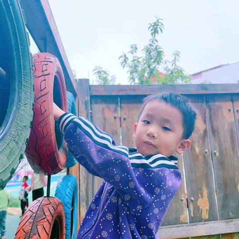 向阳生长，自在童真～～韩恩泽小朋友👦