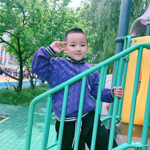 指尖的微光，正一寸寸长成山峦～～王慕梵小朋友👦