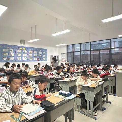 趣味探周期，教研共成长——大吴中心小学《简单的周期》示范课