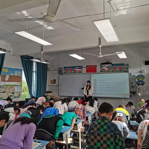 字润童心  ，习字育人