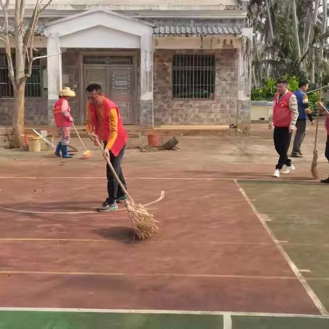 龙榜村“周末大扫除”行动