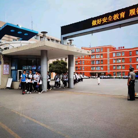 以爱为盾，护梦远航——初三最后一次护学岗