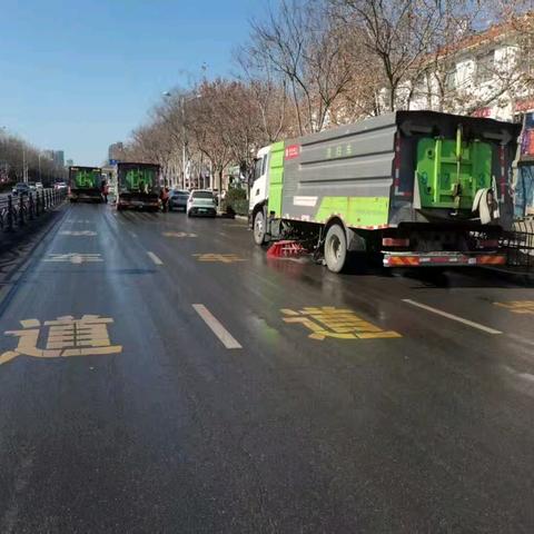 人机结合清洗城市道路 为市民营造干净整洁生活环境