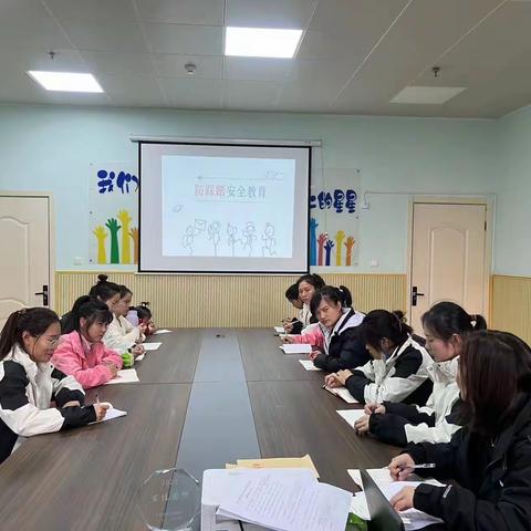 预防踩踏，安全“童”行——西华县昆山幼儿园防踩踏演练