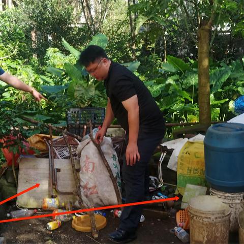 道贡村村“两委”开展人居环境整治