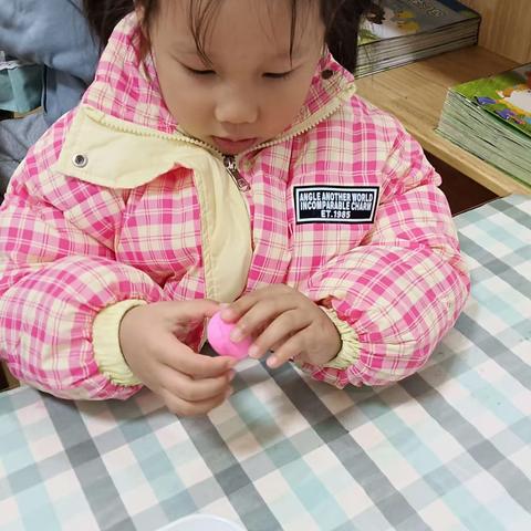 【鄂州新天地幼儿园】我的观察记录——美工区角