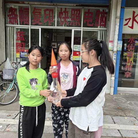 巨化三小五（1）班.科技节之《水火箭》