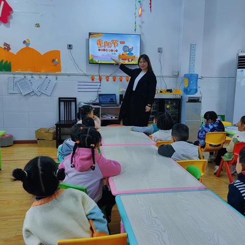 “九九重阳节，浓浓敬老情”——广元市朝天区两河口镇附属幼儿园重阳节主题活动