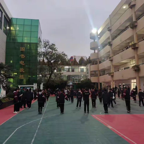 “绳”采飞扬，跃动青春 ——郑州51中八年级一分钟跳绳比赛